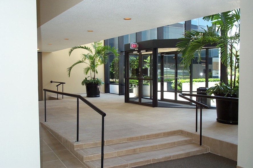 888 W Sam Houston Pky S, Houston, TX for rent - Lobby - Image 3 of 5