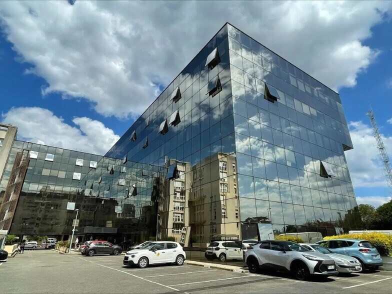 Office in Cergy to rent - Building Photo - Image 3 of 5