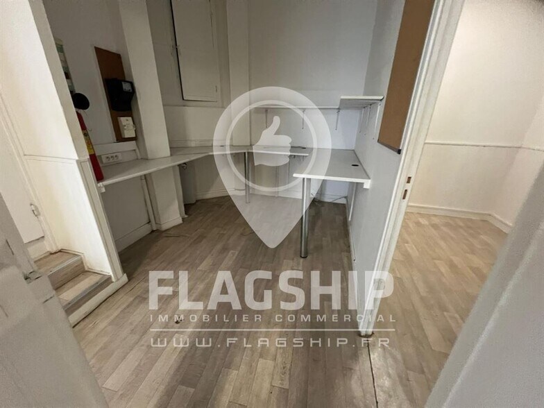 Retail in Paris to rent - Interior Photo - Image 2 of 4