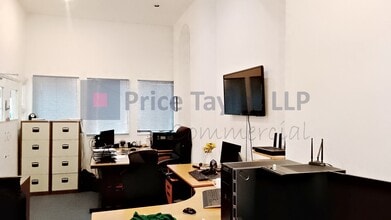 96 Farringdon Rd, London to rent Interior Photo- Image 2 of 3