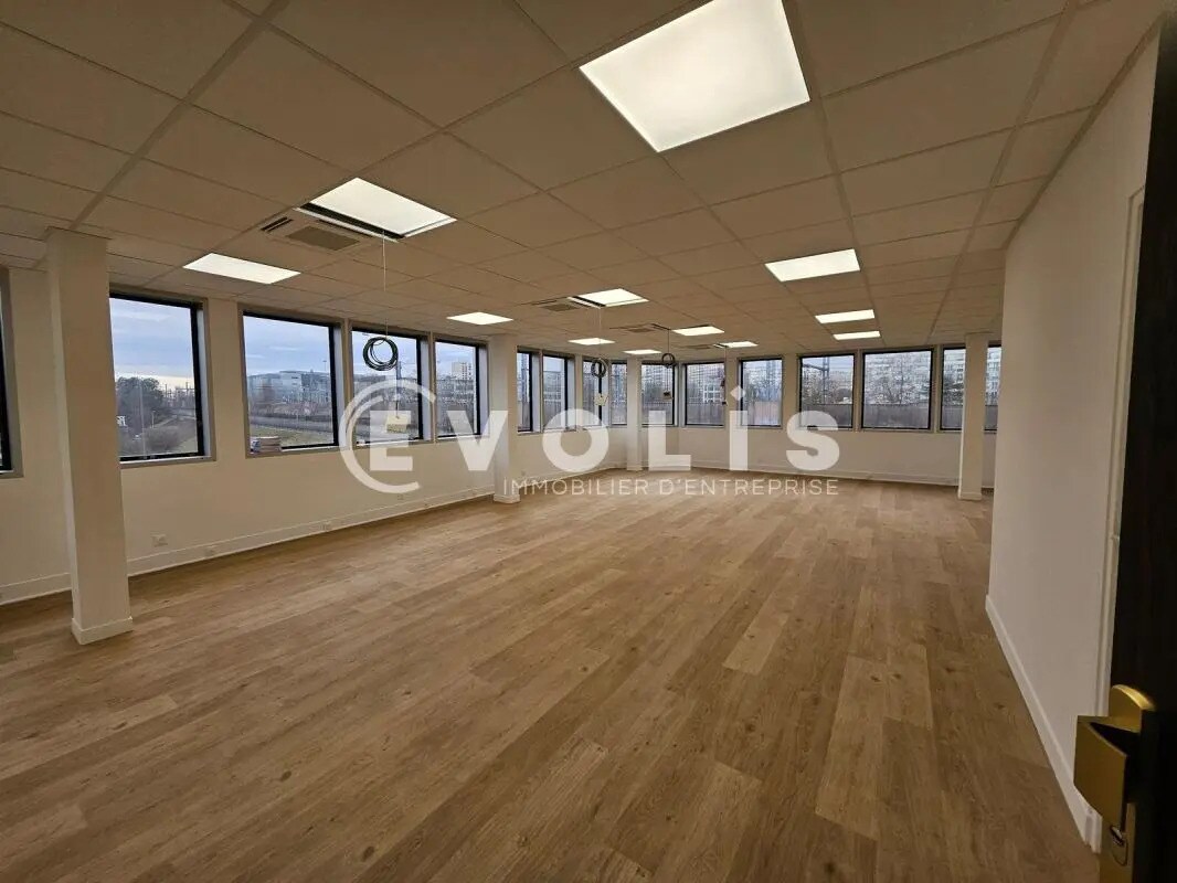 Office in Malakoff to rent Interior Photo- Image 1 of 9
