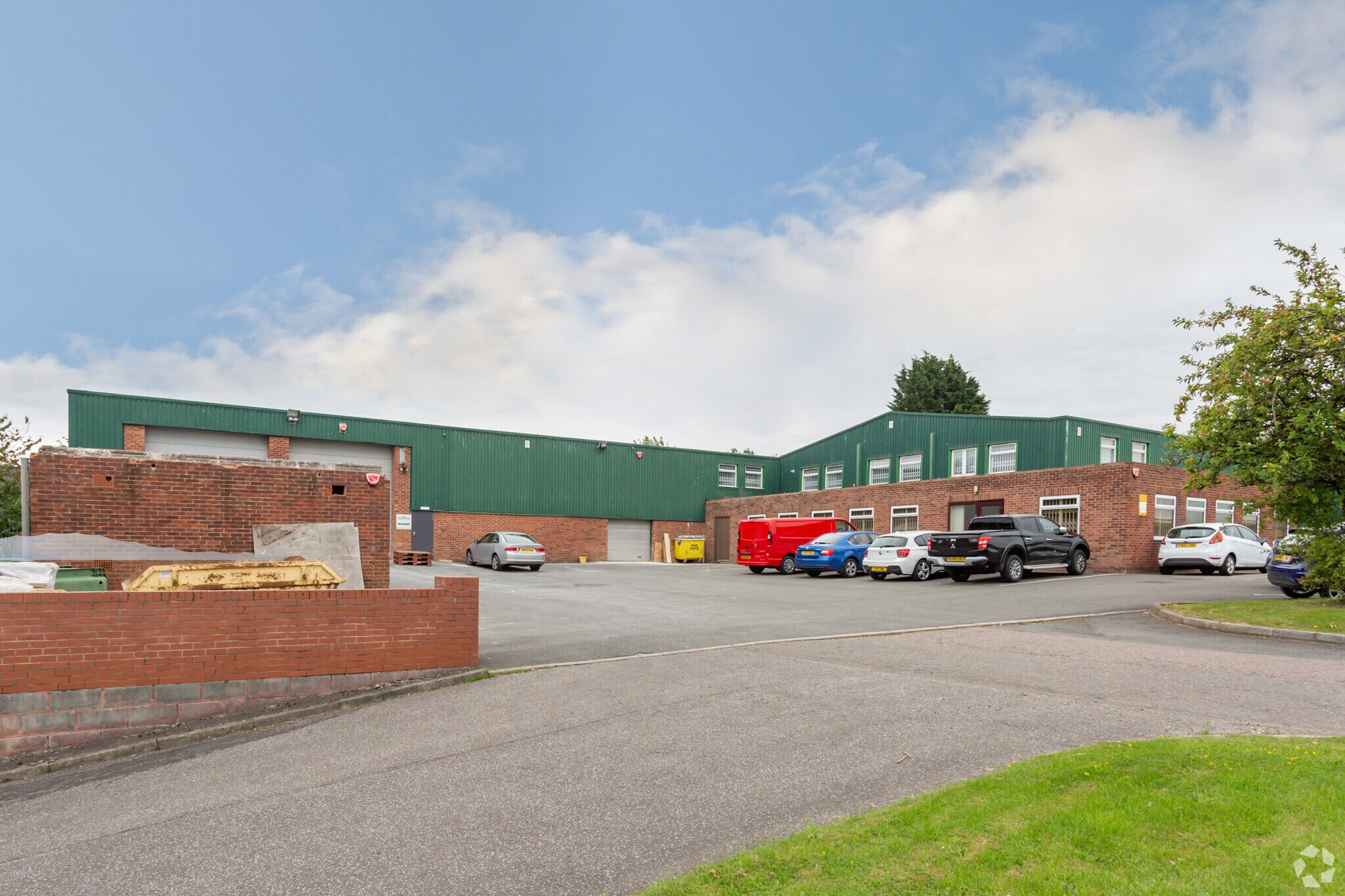 2 Nix's Hl, Alfreton for sale Primary Photo- Image 1 of 1