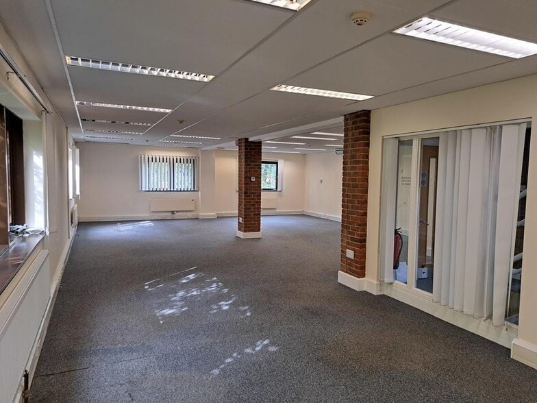 Stratford Rd, Hockley Heath for sale - Building Photo - Image 3 of 26