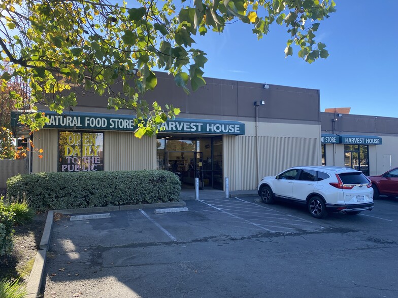 2395 Monument Blvd, Concord, CA for rent - Building Photo - Image 1 of 13