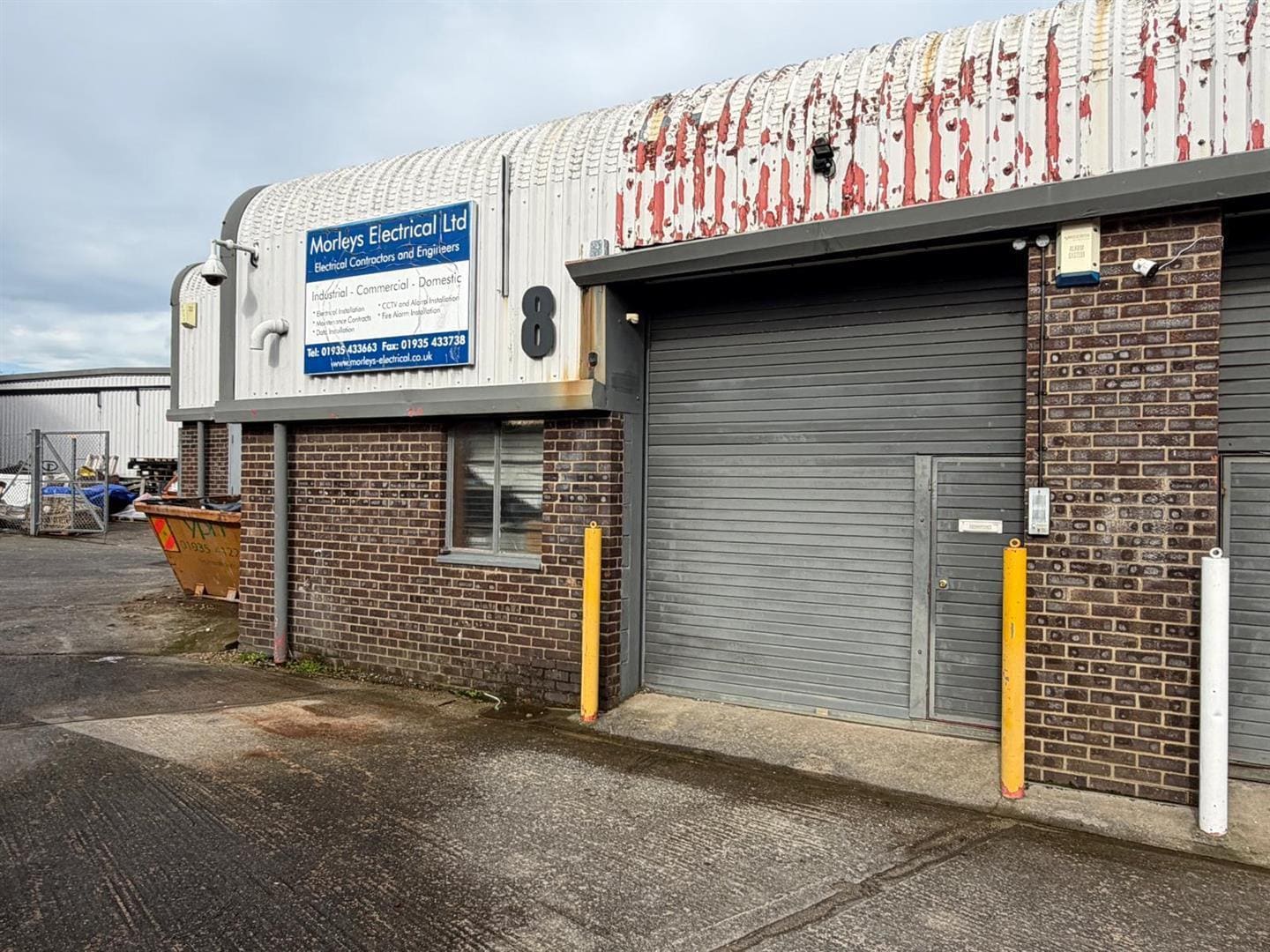 Brympton Way, Yeovil to rent Building Photo- Image 1 of 5