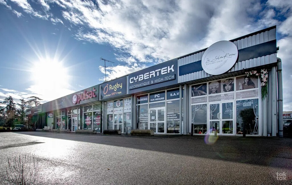 Location Commerce 136 m² - Photo 1