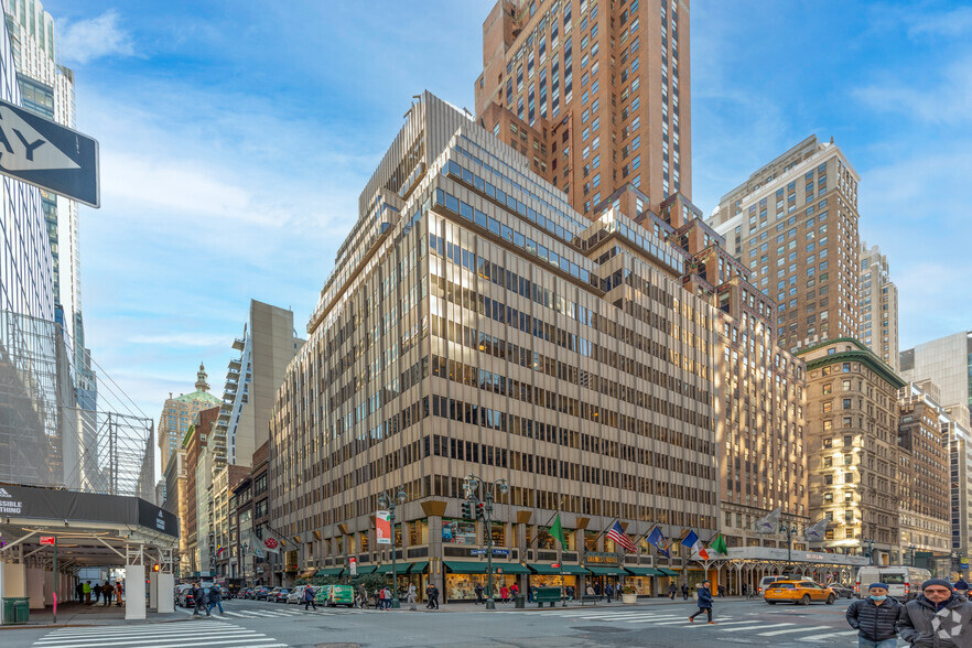 555 Fifth Ave, New York, NY for rent - Building Photo - Image 1 of 9