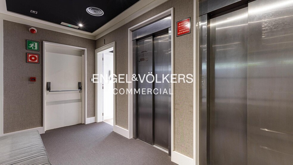 Office in Barcelona, Barcelona to rent - Interior Photo - Image 3 of 5