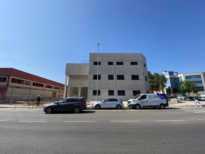 Industrial in Madrid, Madrid to rent - Building Photo - Image 1 of 10