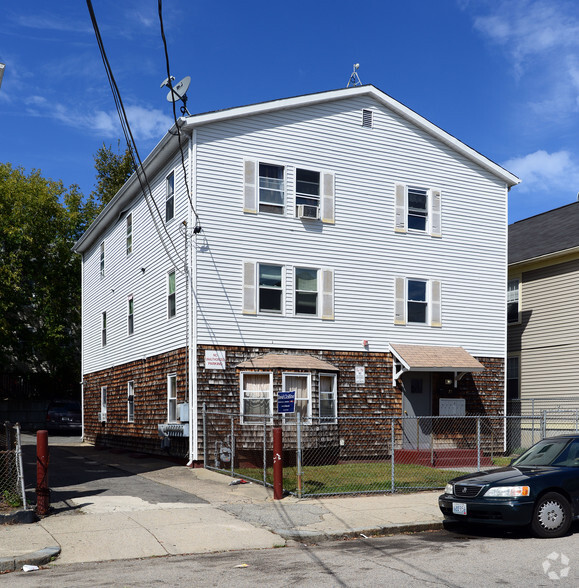 77 Garfield St, Central Falls, RI for sale - Primary Photo - Image 1 of 1