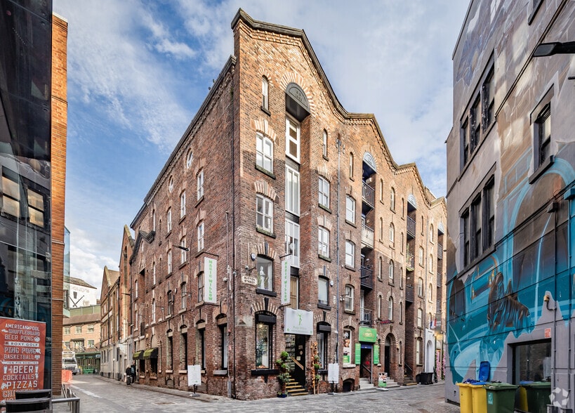 5-7 Rainford Sq, Liverpool to rent - Primary Photo - Image 1 of 2