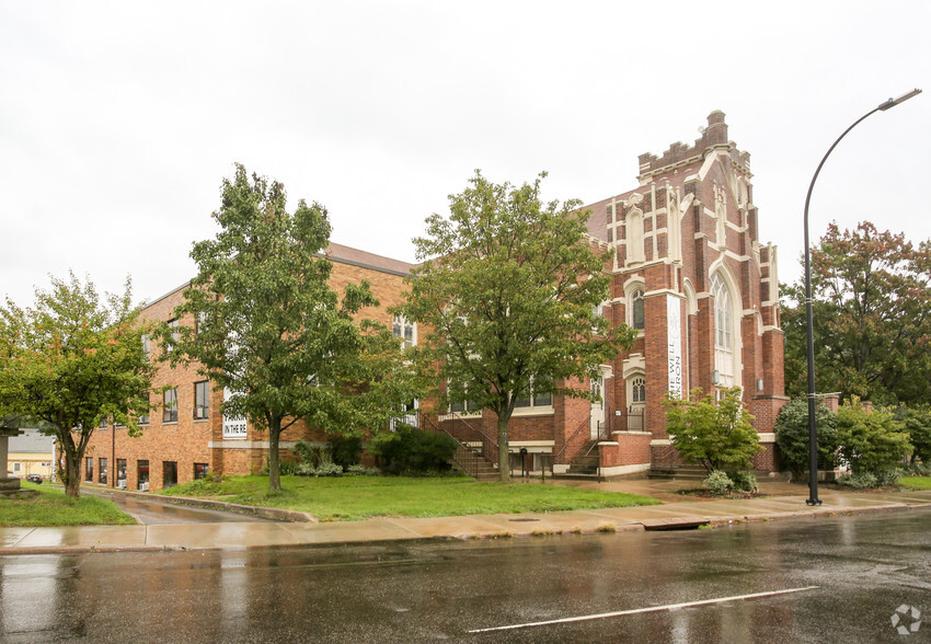 647 E Market St, Akron, OH for sale - Primary Photo - Image 1 of 1