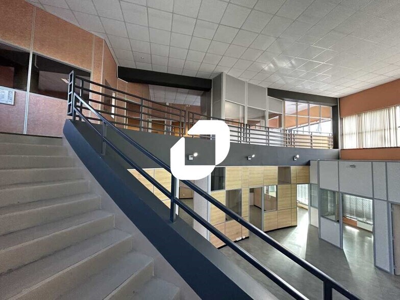 Office in Saint Denis to rent - Interior Photo - Image 3 of 7