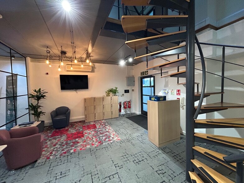 62 Macrae Rd, Bristol for sale - Building Photo - Image 2 of 16