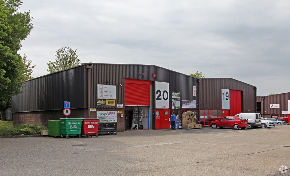 Sherrington Way, Basingstoke for sale - Primary Photo - Image 1 of 1