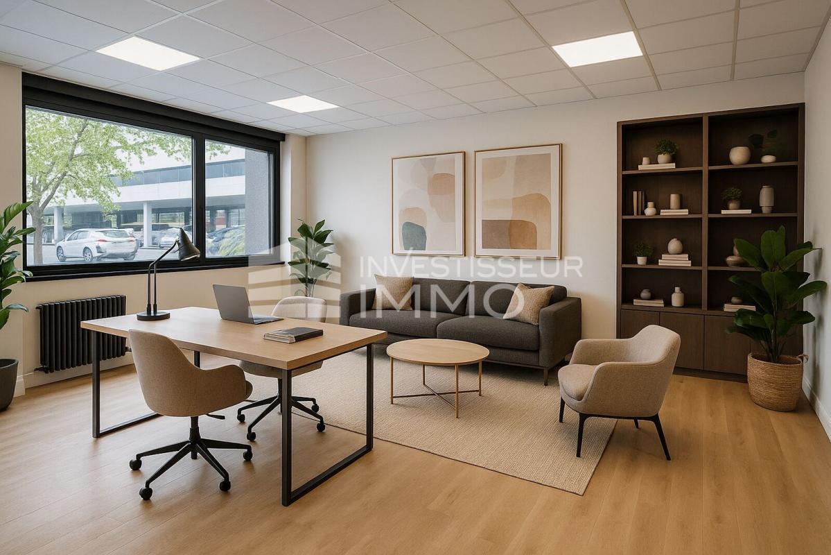 Office in Sucy En Brie to rent Interior Photo- Image 1 of 4