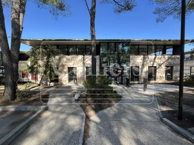 Office in Aix-en-Provence to rent - Building Photo - Image 1 of 7