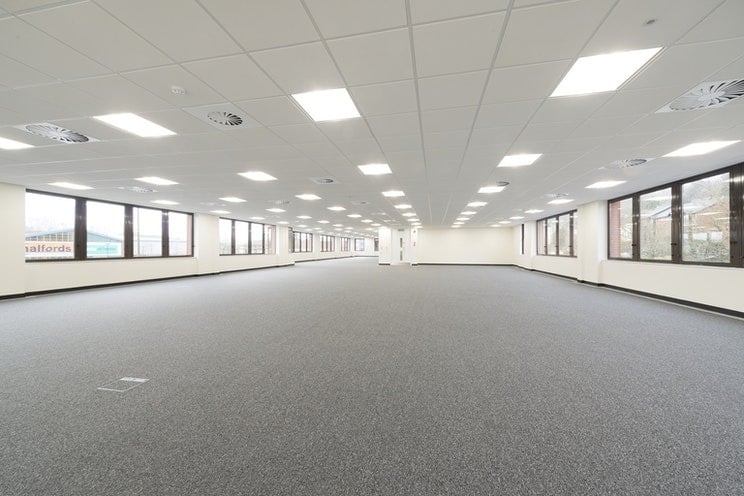 41-51 Brighton Rd, Redhill to rent - Interior Photo - Image 2 of 8