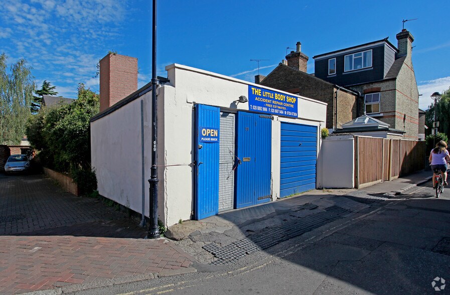 59 Holly Rd, Twickenham for sale - Primary Photo - Image 1 of 1