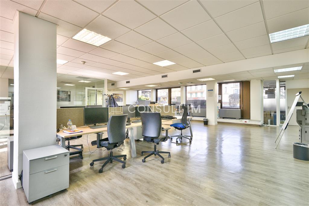 Office in Saint-Cloud to rent Interior Photo- Image 1 of 9