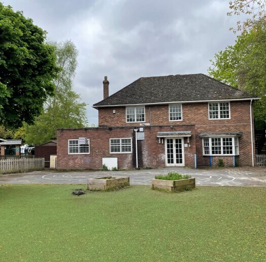 Portsmouth Rd, Esher for sale Primary Photo- Image 1 of 1