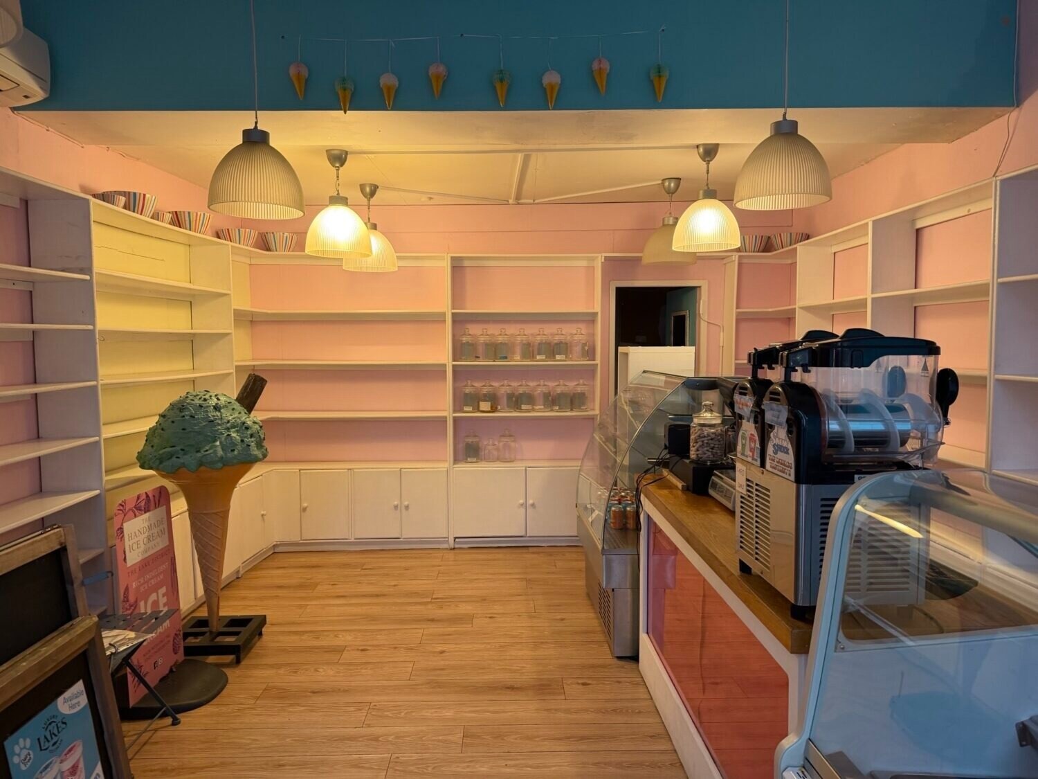 12 Crescent Rd, Windermere to rent Interior Photo- Image 1 of 3