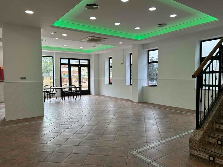 Industrial in Alcobendas, Madrid to rent - Building Photo - Image 1 of 2