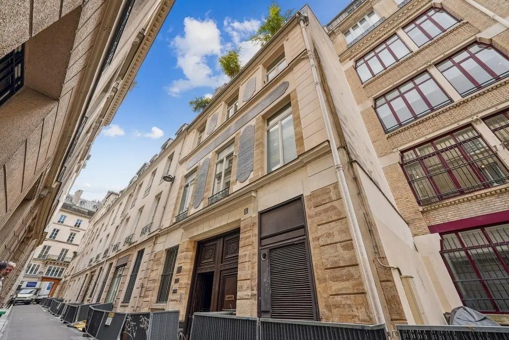 Office in Paris for sale Building Photo- Image 1 of 11