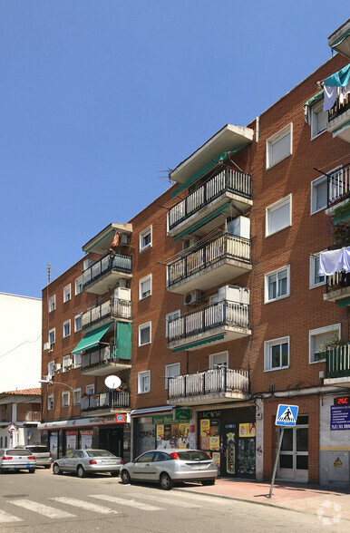 Avenida Reyes Magos, Alcalá De Henares, Madrid for rent - Building Photo - Image 2 of 2