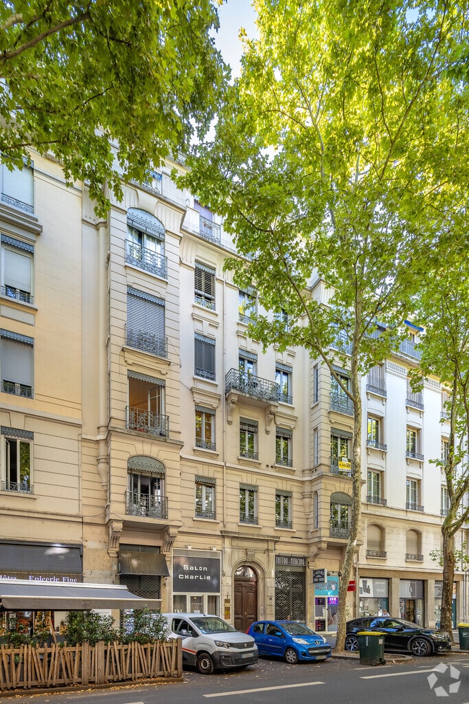 Location Bureaux 100 m² - Photo 1