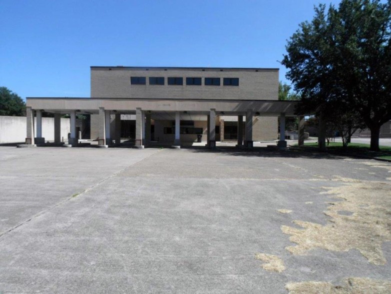 401 E Washington Ave, Navasota, TX for sale - Building Photo - Image 3 of 5