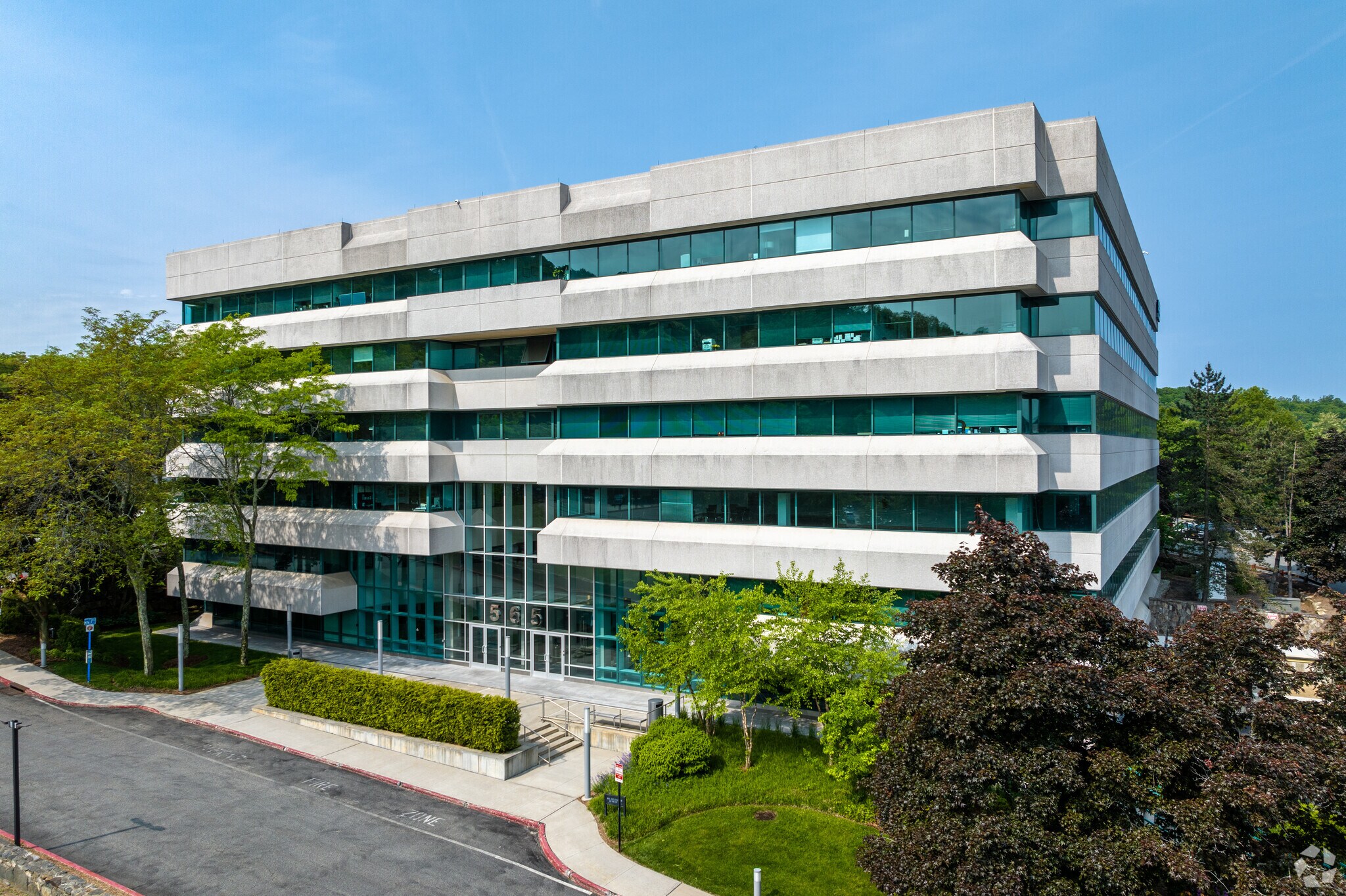 565 Taxter Rd, Elmsford, NY to rent Building Photo- Image 1 of 20