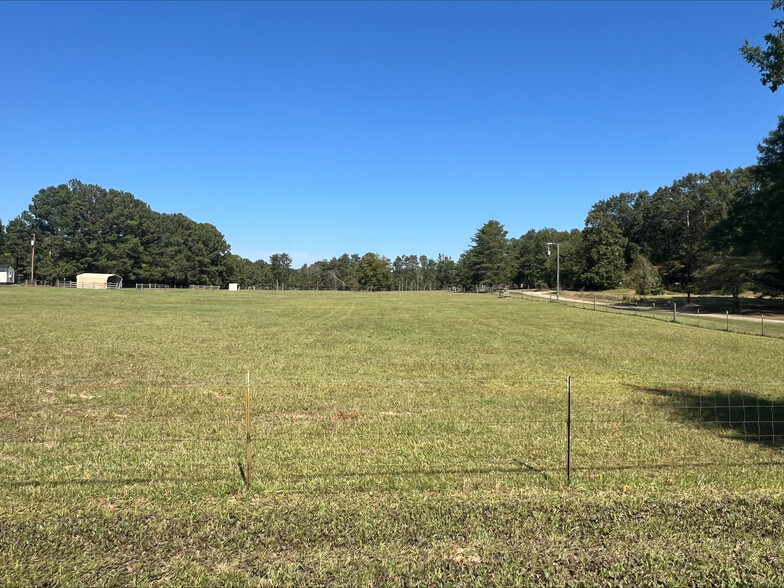 193 Pineland Meadows Rd, Belton, SC for sale - Primary Photo - Image 1 of 15