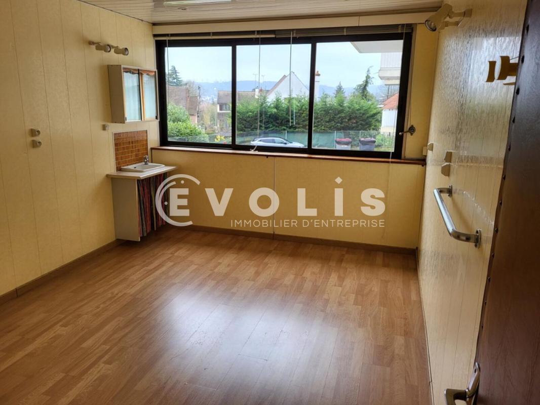 Office in Palaiseau to rent Interior Photo- Image 1 of 8