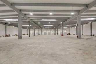 Industrial in Tremblay-en-France to rent Interior Photo- Image 1 of 2