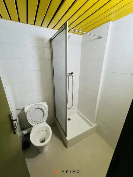 Office in Saint-Germain-en-Laye to rent - Interior Photo - Image 3 of 3