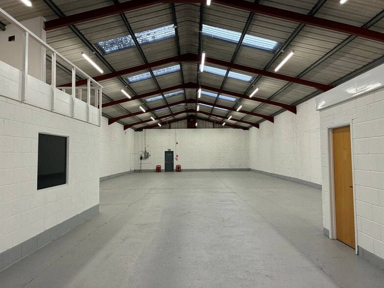 The Long Barn, Norton Farm, Selborne Rd, Alton to rent - Building Photo - Image 3 of 6