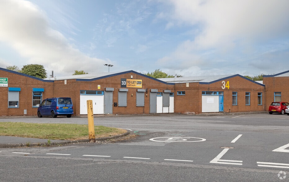 Corringham Rd, Gainsborough to rent - Building Photo - Image 2 of 6