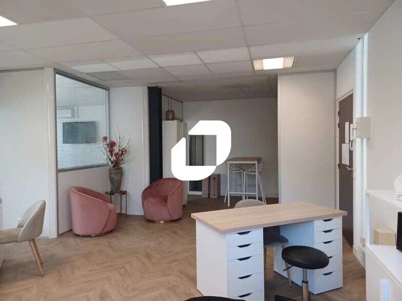 Office in Floirac to rent - Interior Photo - Image 2 of 18