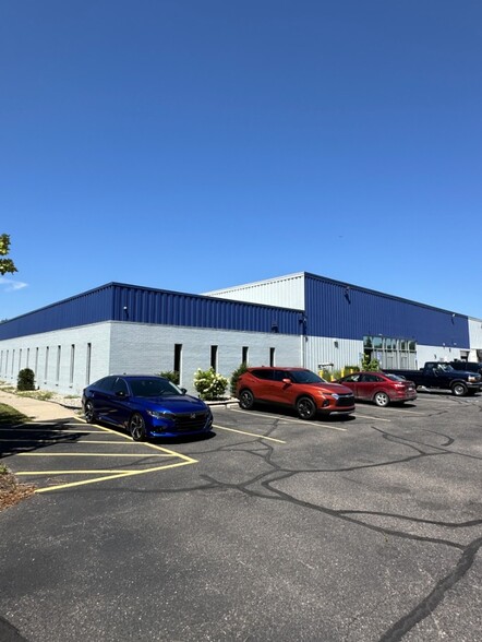 30550 Ecorse Rd, Romulus, MI for rent - Building Photo - Image 1 of 4