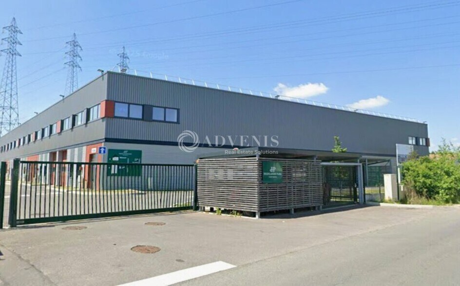 Light Industrial in Corbeil-Essonnes to rent - Building Photo - Image 2 of 5