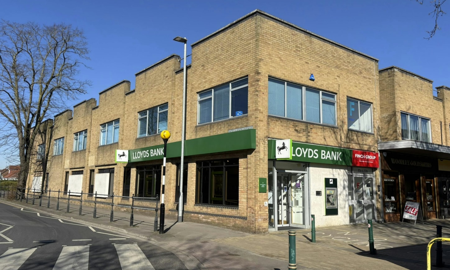 53A Crockhamwell Rd, Reading to rent Building Photo- Image 1 of 3