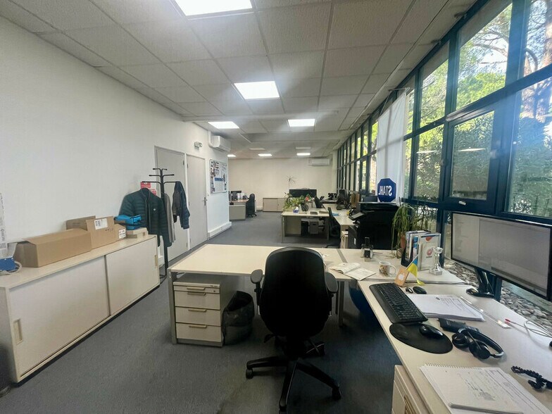 Office in Avignon for sale - Building Photo - Image 2 of 12