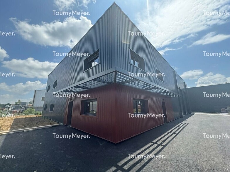 8 Rue Ecopole, Villeneuve-Tolosane to rent - Building Photo - Image 2 of 6