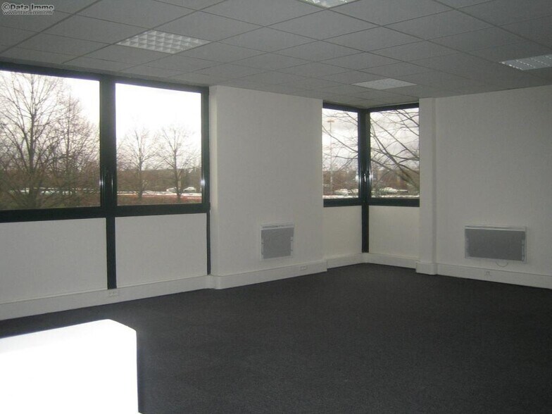 Light Industrial in Villepinte to rent - Interior Photo - Image 3 of 13