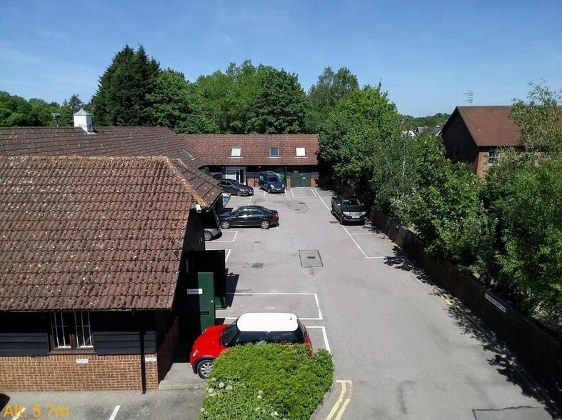 Station Rd, Guildford to rent - Building Photo - Image 1 of 8