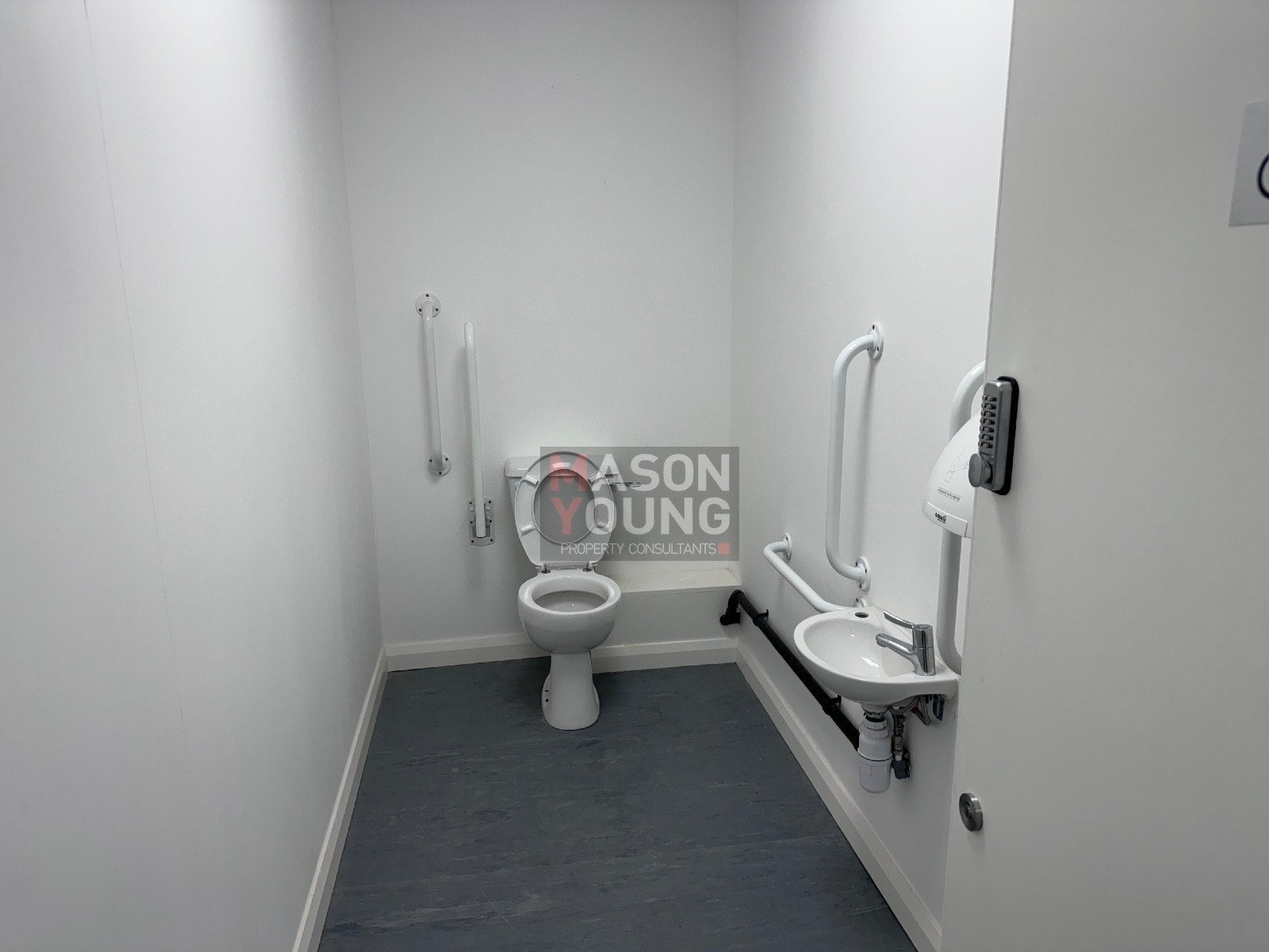 8 Peckingham St, Halesowen to rent Interior Photo- Image 1 of 8