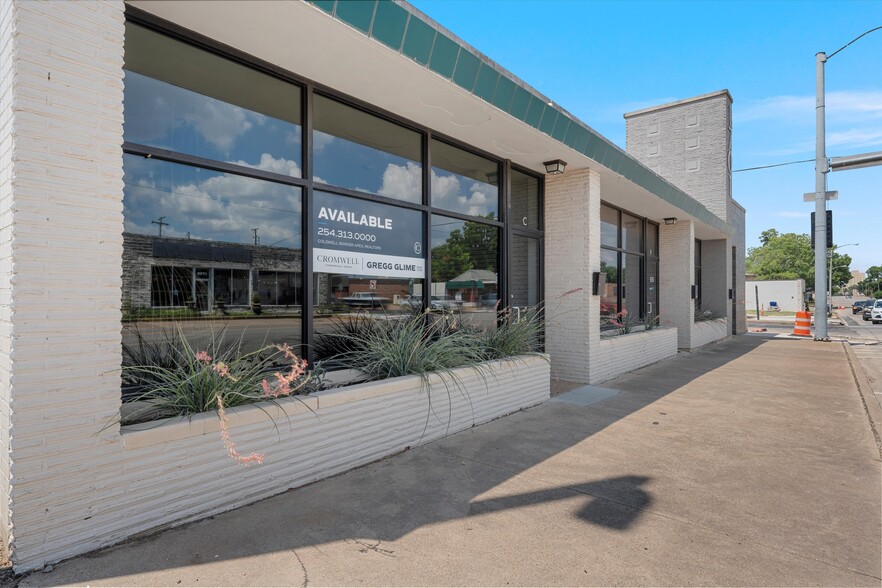 1701 Austin Ave, Waco, TX for rent - Building Photo - Image 2 of 2