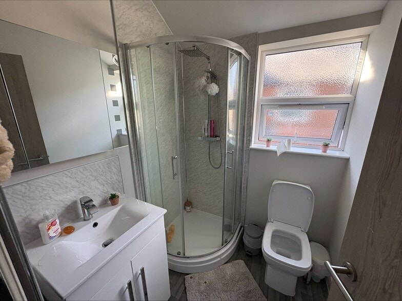 342 Carlton Hl, Nottingham for sale - Interior Photo - Image 3 of 5