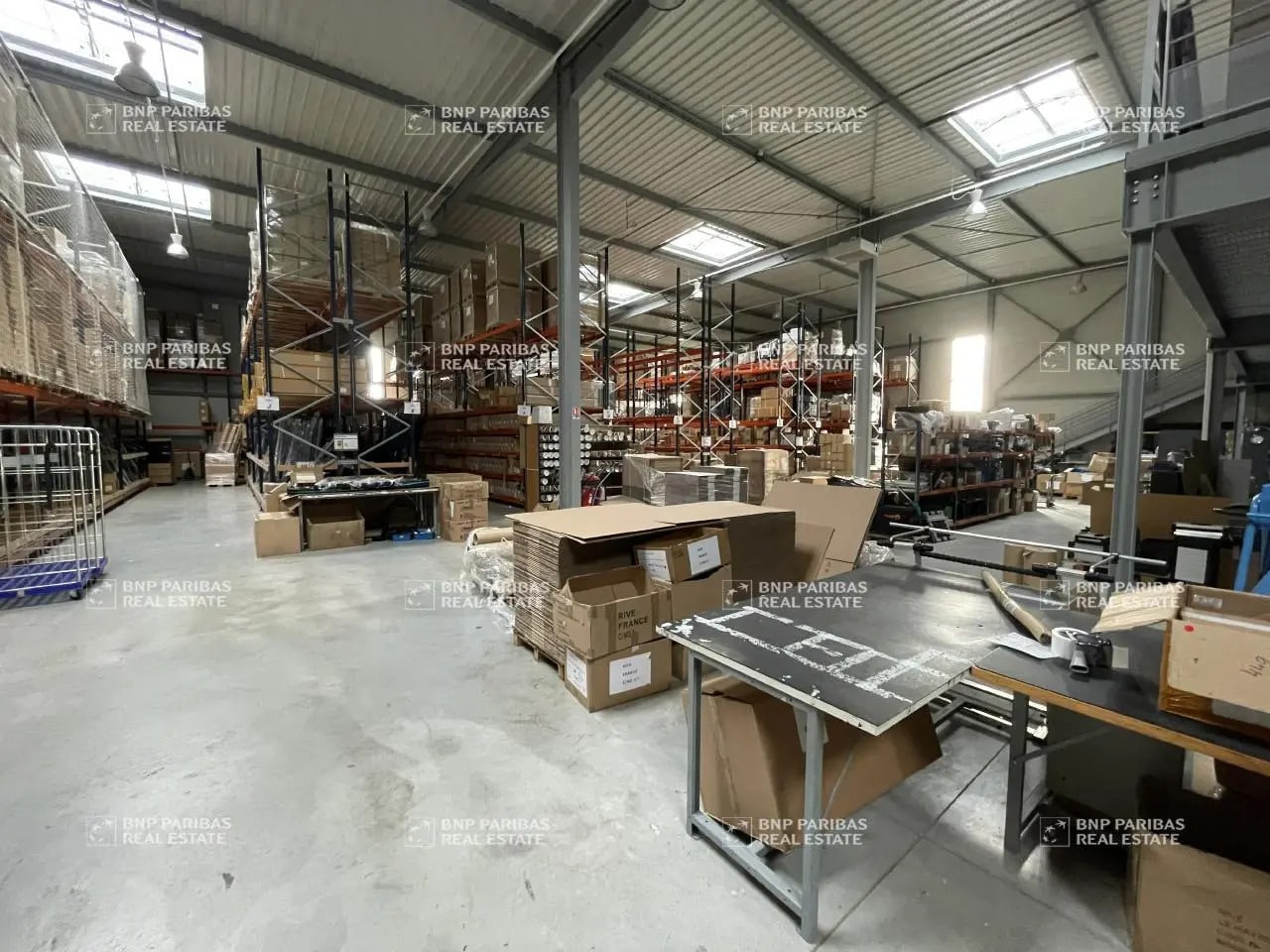 Office in Lieusaint to rent Interior Photo- Image 1 of 3